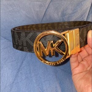 Woman’s Micheal Kors Reversible Belt